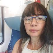 Formatrice d'anglais ayant enseignée en école privée catholique en Asie, et aussi en cours particuliers au sein d'une association d'aide pour enfants en difficulté scolaire